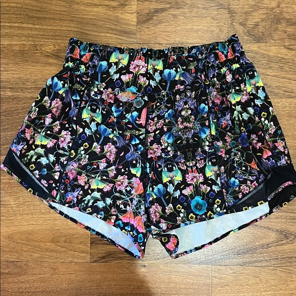 lululemon athletica Hotty Hot HR 4”Multicolor Athletic Shorts bundle size 8 - Picture 2 of 10
